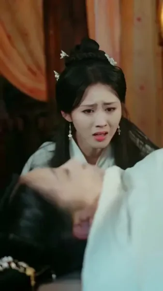 เดินเคียงข้างเธอ