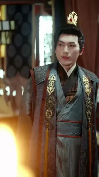 เดินเคียงข้างเธอ