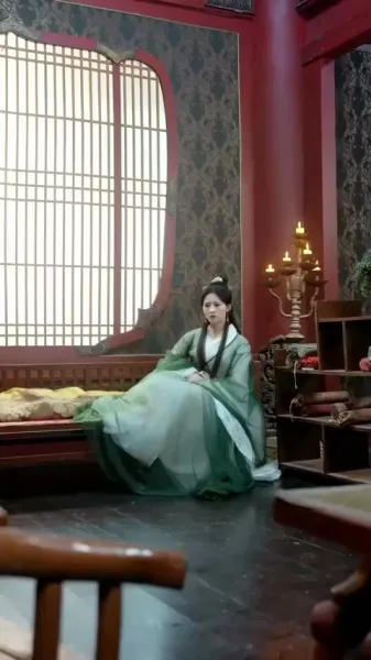 เดินเคียงข้างเธอ