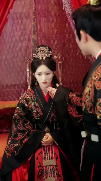 เดินเคียงข้างเธอ