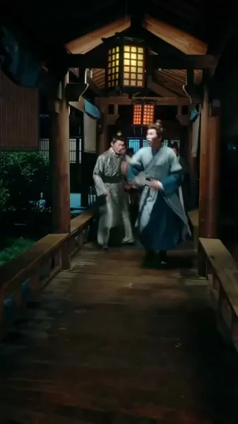 เดินเคียงข้างเธอ