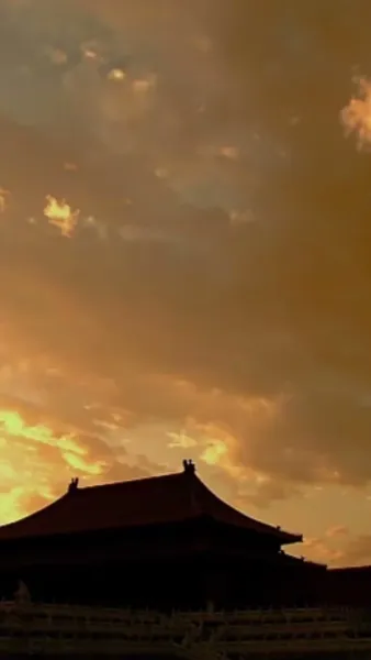 คุกเข่าใต้จันทรา ณ ถนนสิบลี้