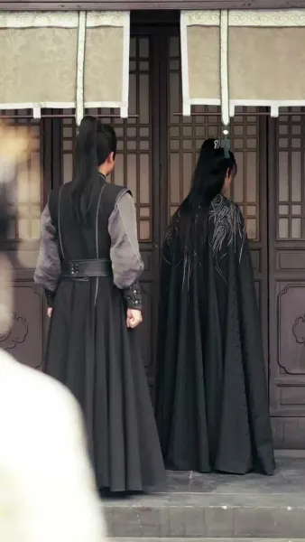 คุกเข่าใต้จันทรา ณ ถนนสิบลี้