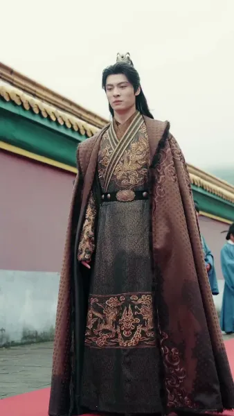 คุกเข่าใต้จันทรา ณ ถนนสิบลี้