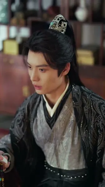 คุกเข่าใต้จันทรา ณ ถนนสิบลี้