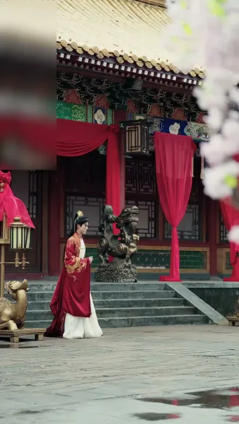 คุกเข่าใต้จันทรา ณ ถนนสิบลี้