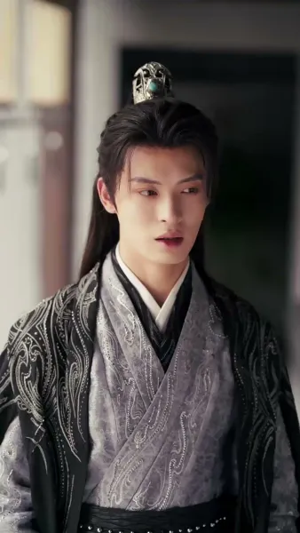 คุกเข่าใต้จันทรา ณ ถนนสิบลี้