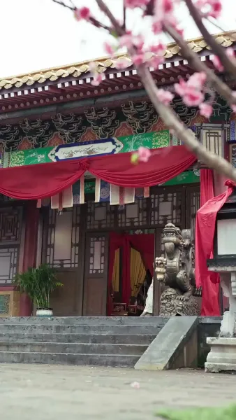 คุกเข่าใต้จันทรา ณ ถนนสิบลี้