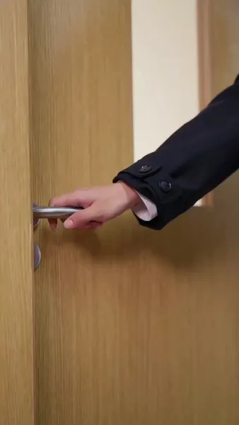 รุกสุดใจ นายหมอเพื่อนบ้าน