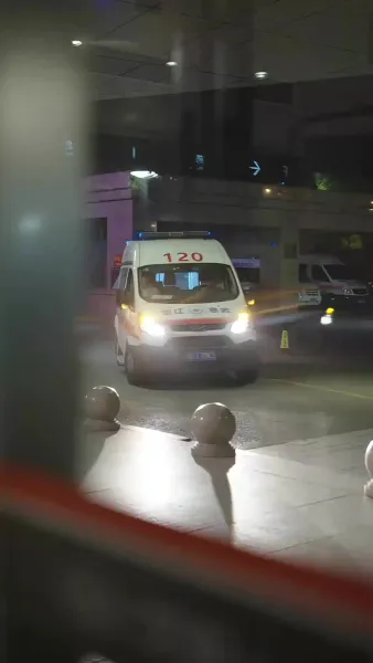 รุกสุดใจ นายหมอเพื่อนบ้าน