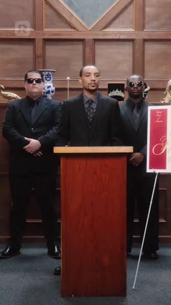 คุณพ่อมหาเศรษฐีไร้บ้าน