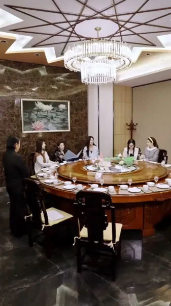 การขึ้นสู่อำนาจของดาราหญิงพันล้าน