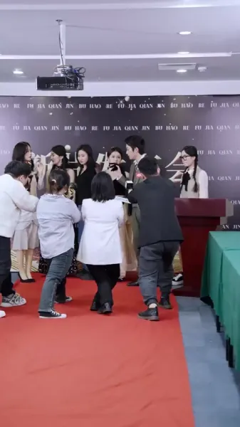 การขึ้นสู่อำนาจของดาราหญิงพันล้าน