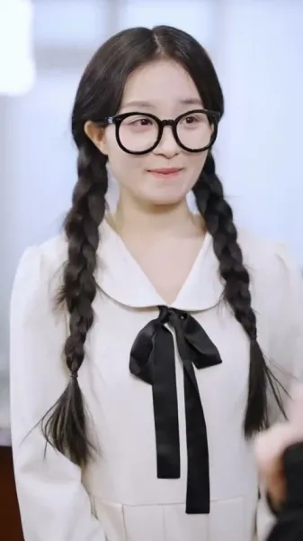 การขึ้นสู่อำนาจของดาราหญิงพันล้าน