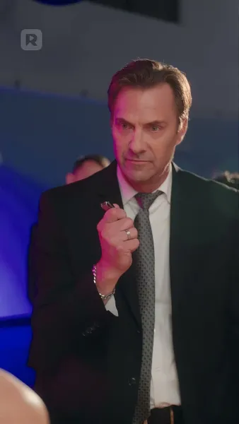 ทายาทที่แท้จริง VS ราชินีผึ้งตัวปลอม