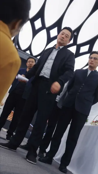 ตระกูลขี้แพ้ x ราชินีเจ๊ใหญ่