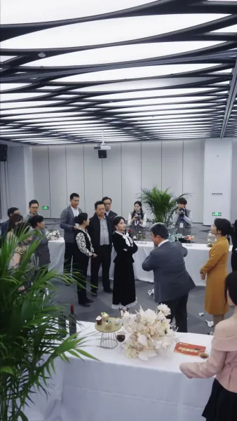 ตระกูลขี้แพ้ x ราชินีเจ๊ใหญ่