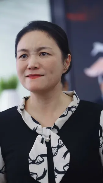 ตระกูลขี้แพ้ x ราชินีเจ๊ใหญ่