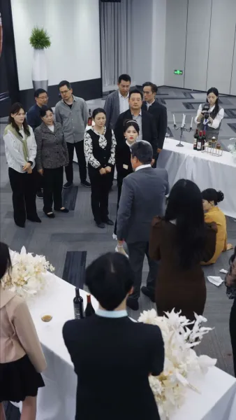 ตระกูลขี้แพ้ x ราชินีเจ๊ใหญ่