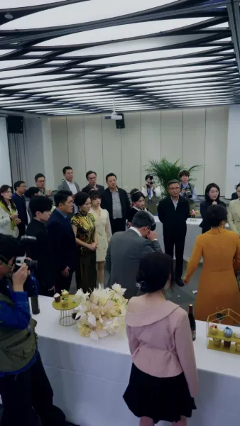 ตระกูลขี้แพ้ x ราชินีเจ๊ใหญ่