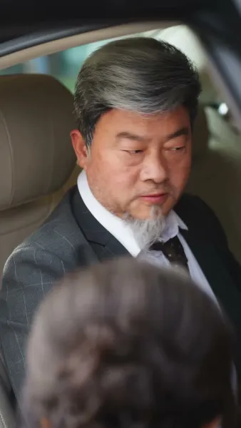 ตระกูลขี้แพ้ x ราชินีเจ๊ใหญ่