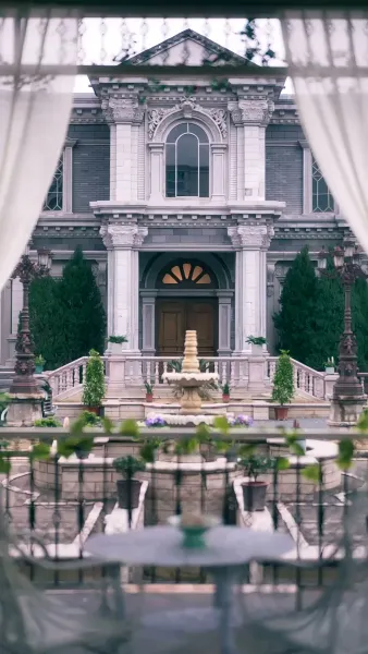 ยิ่งห้ามยิ่งใกล้