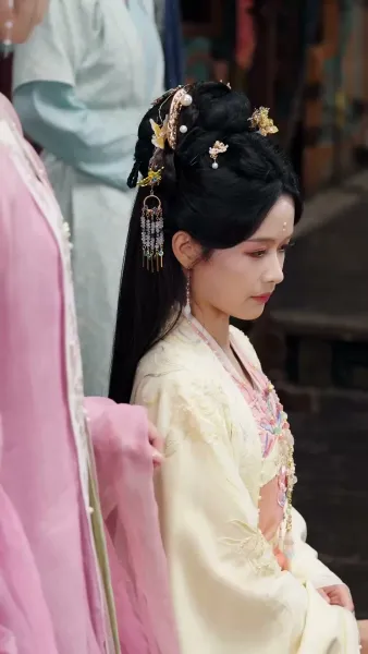 ราชินีสายโหด ทวงบัลลังก์(พากย์เสียง)