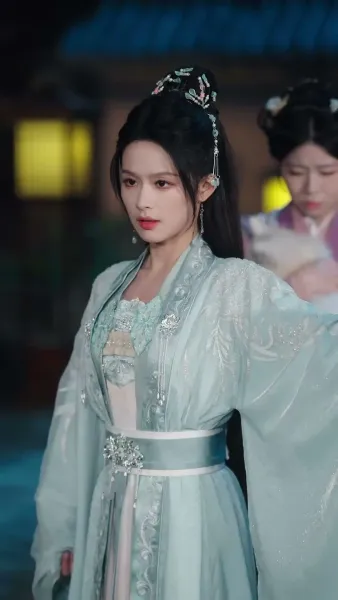 ราชินีสายโหด ทวงบัลลังก์(พากย์เสียง)