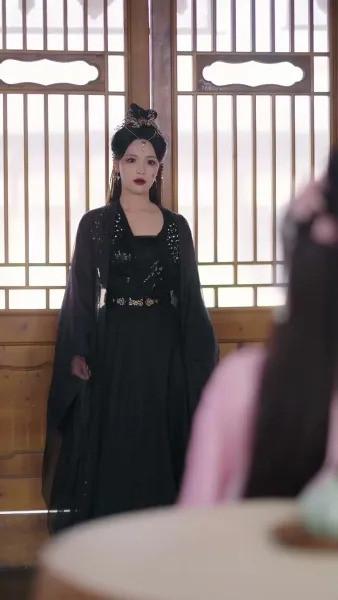 ราชินีสายโหด ทวงบัลลังก์(พากย์เสียง)