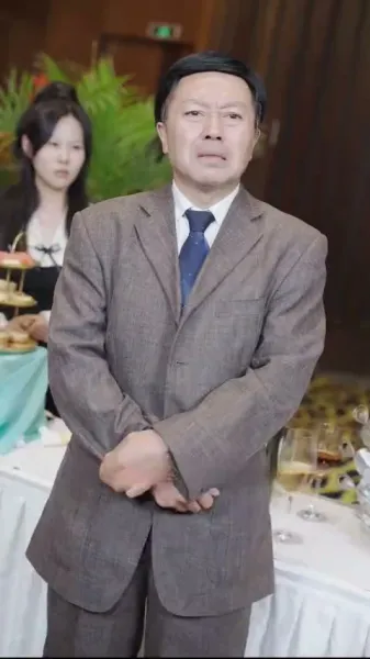  ผู้ครองพิภพ