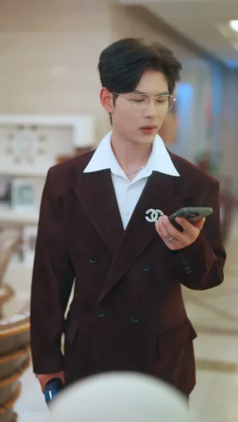 รักออนไลน์ชนดาวมหาลัย