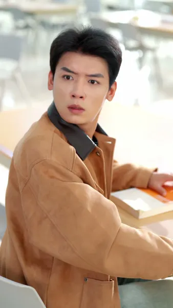 รักออนไลน์ชนดาวมหาลัย