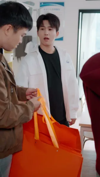 รักออนไลน์ชนดาวมหาลัย