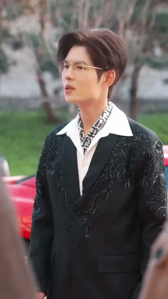 รักออนไลน์ชนดาวมหาลัย