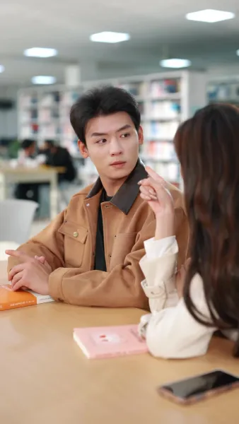 รักออนไลน์ชนดาวมหาลัย