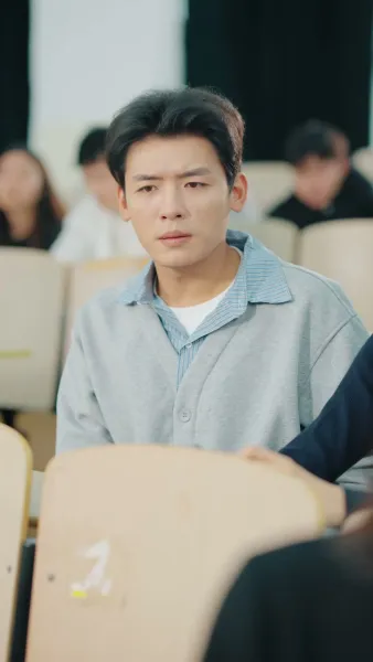 รักออนไลน์ชนดาวมหาลัย