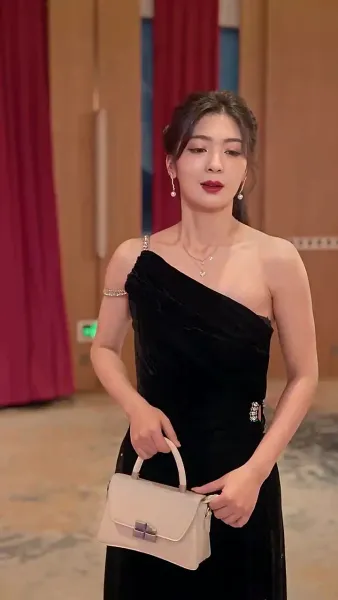 รีบหย่าเถอะ ฉันจะกลับไปรับมรดก ร้อยหมื่นล้าน