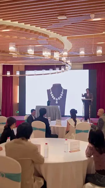 รีบหย่าเถอะ ฉันจะกลับไปรับมรดก ร้อยหมื่นล้าน