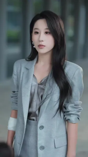 ราชินีแห่งเถ้าถ่าน