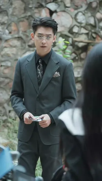 ราชินีแห่งเถ้าถ่าน