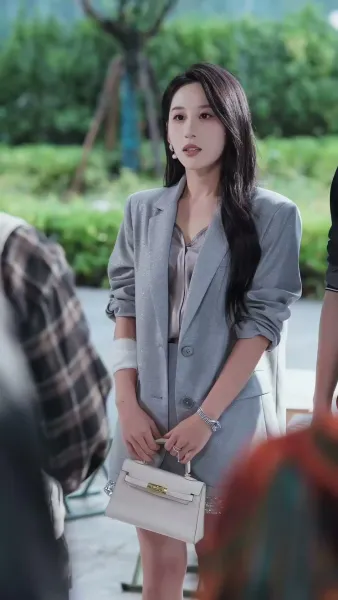 ราชินีแห่งเถ้าถ่าน