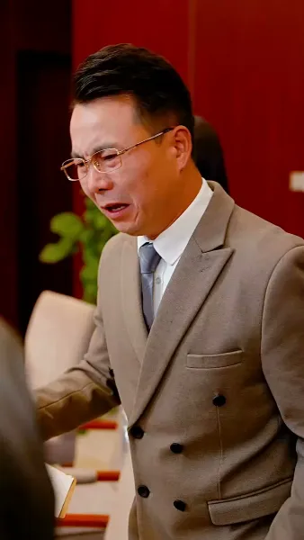 พ่อผมเป็นใครกันแน่