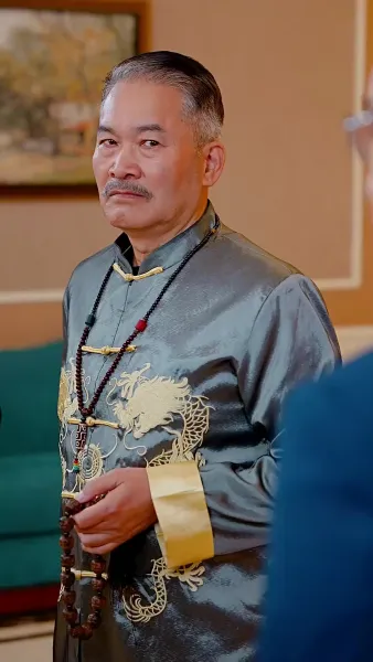 พ่อผมเป็นใครกันแน่