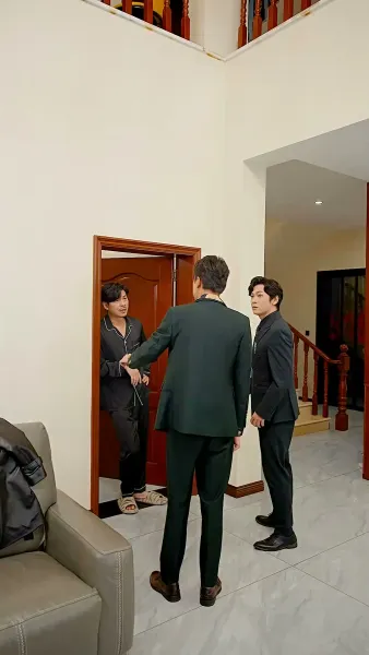 พ่อผมเป็นใครกันแน่