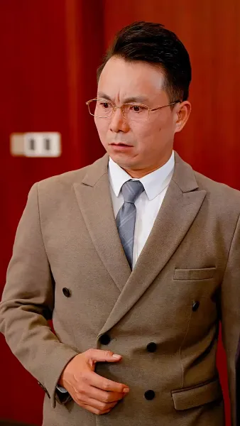 พ่อผมเป็นใครกันแน่