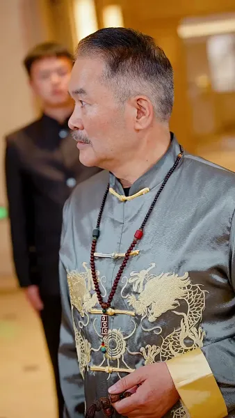 พ่อผมเป็นใครกันแน่