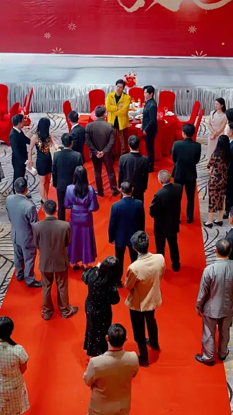 พ่อผมเป็นใครกันแน่