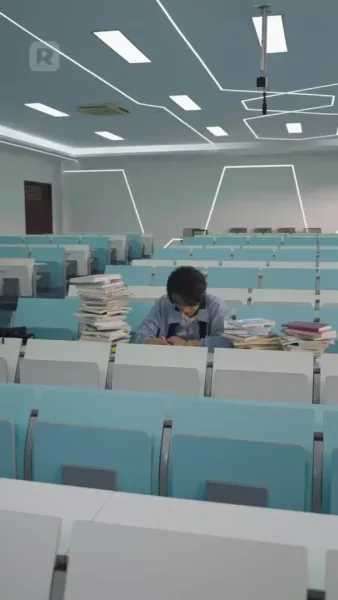 สองชีวิตในวิทยาลัยยอดฝีมือ