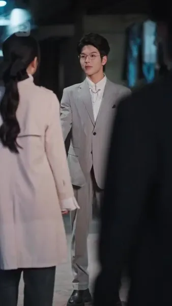 สองชีวิตในวิทยาลัยยอดฝีมือ