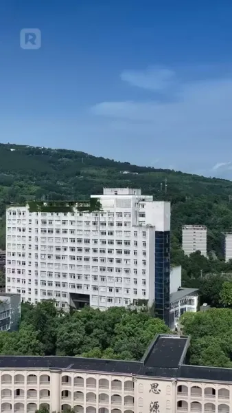 สองชีวิตในวิทยาลัยยอดฝีมือ